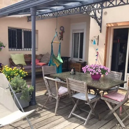 CALME , PROCHE du Centre, Grande Terrasse, Petit déjeuner-2